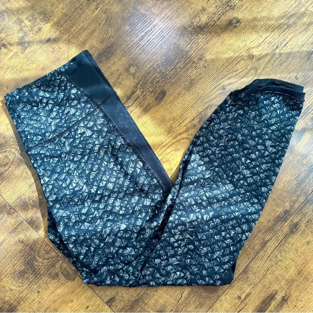 Lululemon Featherlight Light 7/8 Tight, Iridescent Multi Black Luxtreme, 10